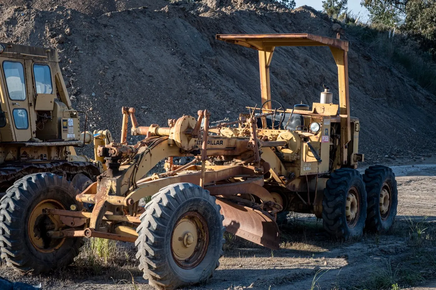 Skid steer & track loader Baton Rouge – Grader at a building site (stock photo, Baton Rouge equipment rental guide)