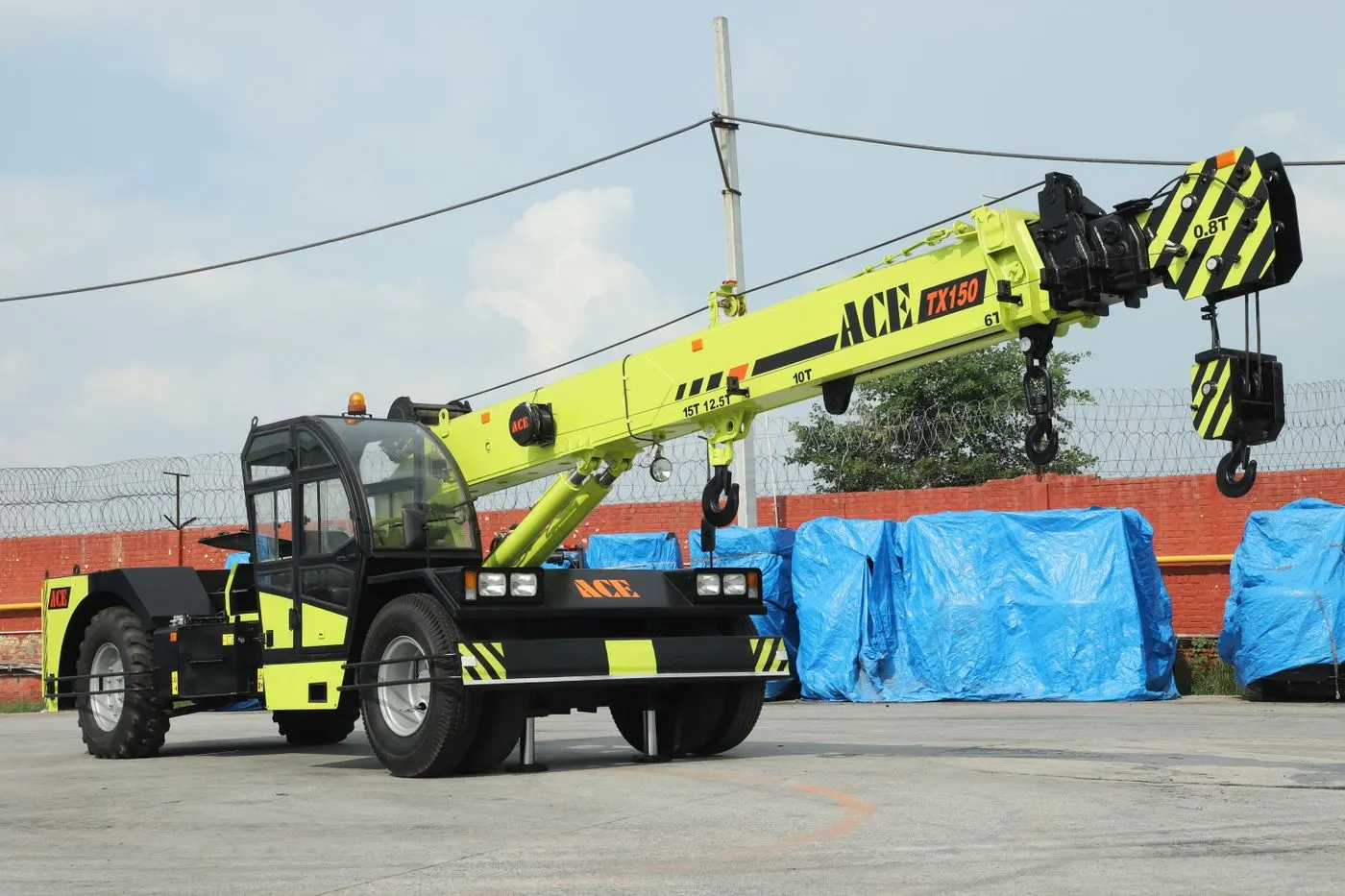 Crane Rental in Baton Rouge, LA (stock photo)