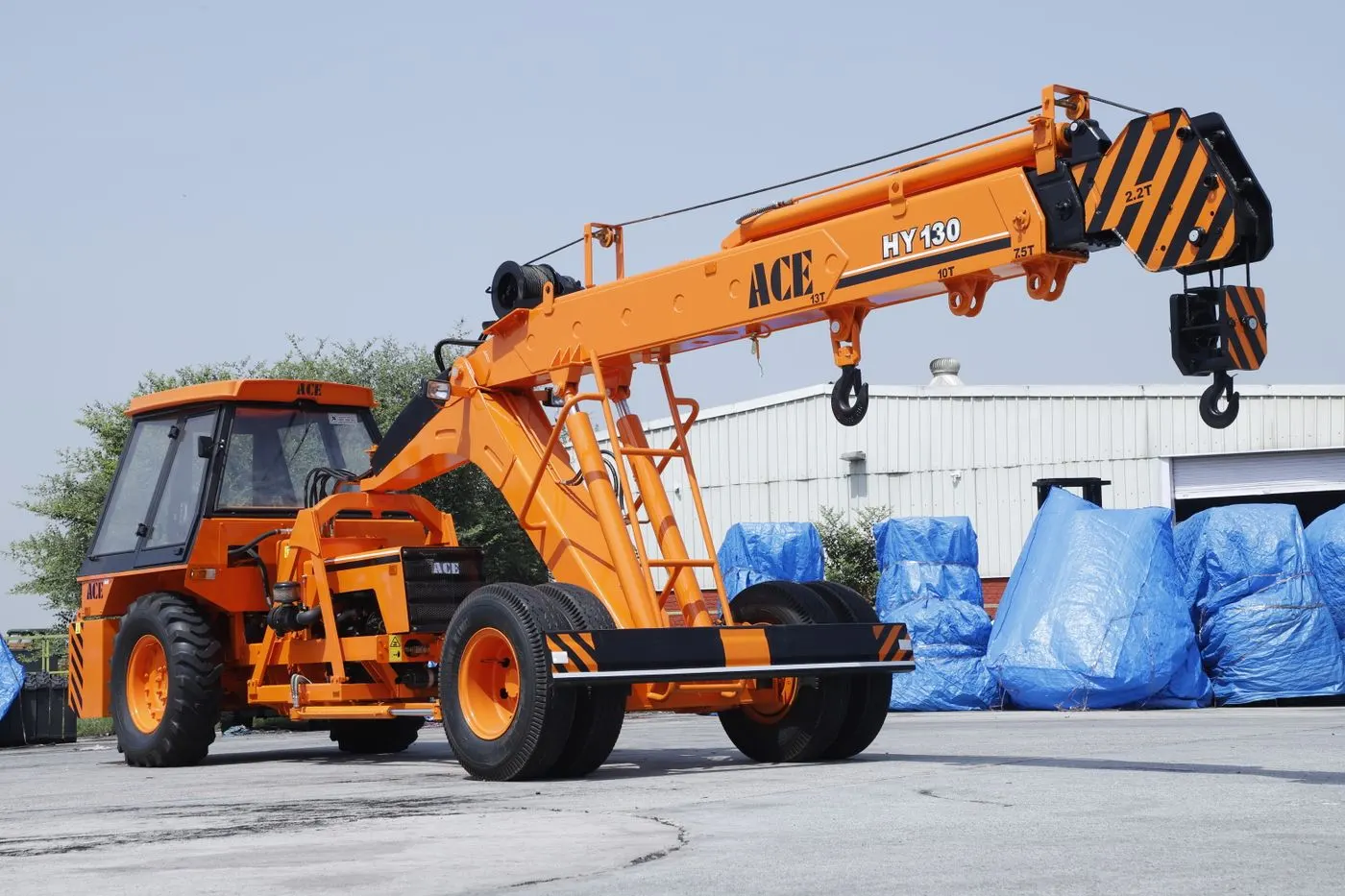 Crane rental Baton Rouge – Orange mobile crane outdoors (stock photo, Baton Rouge equipment rental guide)